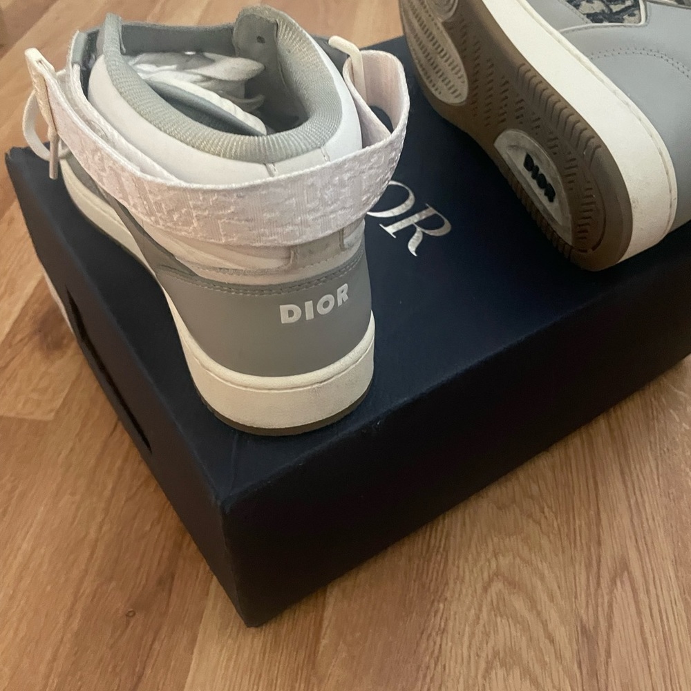 High Top Dior’s sneakers.